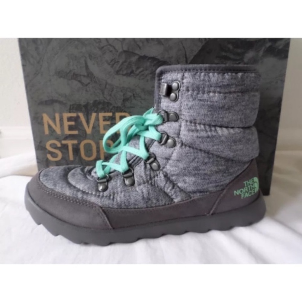 The North Face winter boots rare color sold out